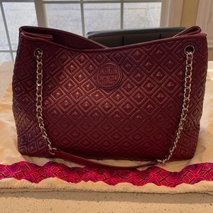 Medium size shoulder bag